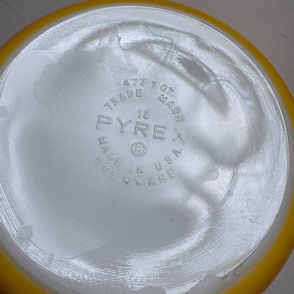 Vintage Yellow 6” Pyrex - Picture 3 of 4
